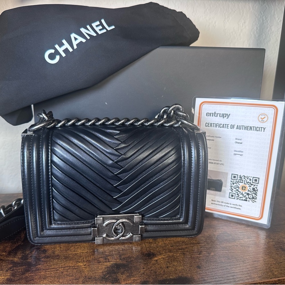 RARE 3D Chanel Black Chevron Pleated Boy Crossbody Bag